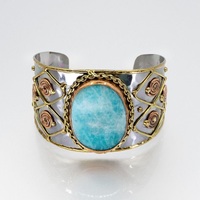 Bracelet manchette tendance pour femme en laiton antique plaqué, design écologique avec pierre en résine