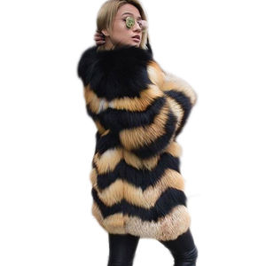 Manteau de fourrure de luxe pour femmes Veste d'hiver à col rabattu en fourrure de renard rouge - Product Image 2