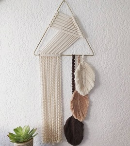 Tenture murale élégante en macramé boho dans des tons neutres pour les chambres calmes espaces de yoga et les coins de soins personnels - Product Image 1