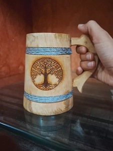 Tasse en bois aspect rustique et esthétique avec finition lisse conçue pour une vie durable et des aventures en plein air - Product Image 2