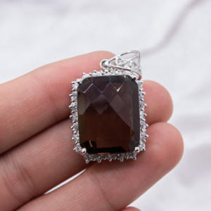 Pendentif rectangulaire fait main pour femme en argent sterling massif 925 plaqué or avec quartz fumé naturel, certifié IGI, de la marque Memoria Jewels Wholesale - Product Image 2