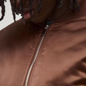 Haute qualité 100% laine brillant longue à capuche antibactérien Varsity veste hommes couleur marron solide logo brodé personnalisé - Product Image 2