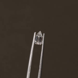 0.80 Carat Bullet Cut Lab Grown Diamond CVD EF Color Lab a créé une pierre en vrac pour la fabrication de bijoux - Product Image 3