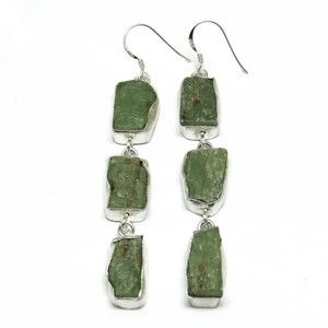 Boucles d'oreilles manchette Shri Ashapura Jewels Morning Bright Green Moss Prehnite Bohemian Lovers en argent sterling 925 avec pierre brute – Vente en gros - Product Image 2