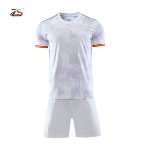 เสื้อทีมฟุตบอลโพลีเอสเตอร์สีเขียวชุดทีมฟุตบอล100% ผลิตจากปากีสถาน - Product Image 1