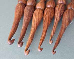 Nouveaux crochets à crochet en bois de tailles assorties disponibles avec taille gravée, idéal pour les fournitures de tricot en provenance d'Inde - Product Image 4