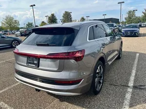 2021 Audi e-tron Premium - Product Image 4