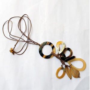 Meilleure vente de bijoux de mode nouveau design collier en résine rouge - Product Image 4