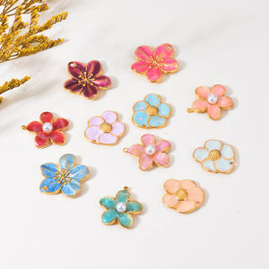 Lot de 5 Breloques Fleur Émaillées Colorées en Acier Inoxydable avec Placage Or et Sertissage à la Cannelure, Style Religieux pour Bricolage (Vente en Gros) - Product Image 3