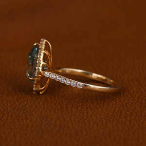 Elegante anillo de compromiso para mujer, ajuste de Halo clásico de oro de 14KT con corte de pera azul, anillos finos certificados por IGI de diamantes creados en laboratorio - Product Image 3