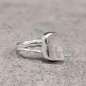 Exportation de bijoux en pierre brute Bague pour femme Quartz rose brut naturel Pierre précieuse Pierre de naissance d'avril Bague en argent sterling 925 martelé - Product Image 2