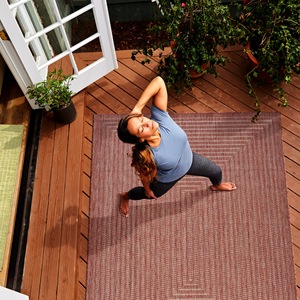 Tapis d'intérieur/extérieur en polypropylène tissé jacquard à poils longs fabriqué à la machine Adiva, résistant aux intempéries, facile à nettoyer, résistant aux taches - Product Image 1