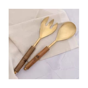 Ensemble de serveurs à salade de style élégant avec poignée de vadrouille en coquillage Ustensiles de cuisine Outils à salade polis à l'or Cuillère de service Fourchette de dernière conception - Product Image 2