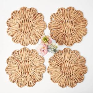 Mantel individual de material de jacinto de agua con forma de flor tejida a mano con diseño exótico superventas por artesanos de Vietnam - Product Image 5