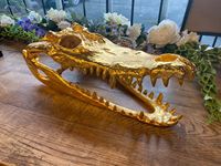 Statue décorative de reptile doré Figurine en métal sur le thème du jurassique électrolytique de luxe pour les intérieurs de maison ou de bureau modernes