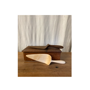 Servidor de pastel de madera natural único de madera y cuchillo de artículos de fiesta y hecho a mano 2 tamaños diferentes precio barato y gran oferta - Product Image 1