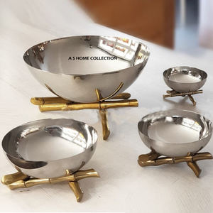 Juego de 4 Tazones de Acero Inoxidable con Acabado Pulido Brillante y Base de Aluminio, de Alta Calidad para Uso Doméstico y en Hoteles - Product Image 1