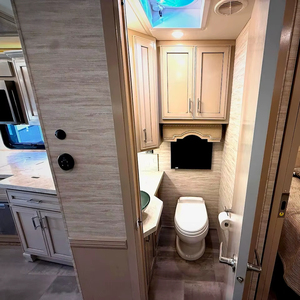 SUPPLIER OF Used 2023 New mar Ven tana Class A diesel motorhome 4369 - Product Image 2