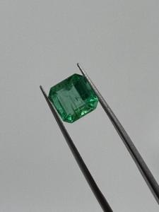 มรกตธรรมชาติขนาด 7.5 x 7.5 มม. ไม่ผ่านการปรับแต่งและไม่ผ่านการอบอุ่น คุณภาพดีมาก เกรดพรีเมียม ทรงเหลี่ยมแบบแอสเชอร์ น้ำหนัก 1.94 กะรัต สำหรับทำเครื่องประดับ - Product Image 3