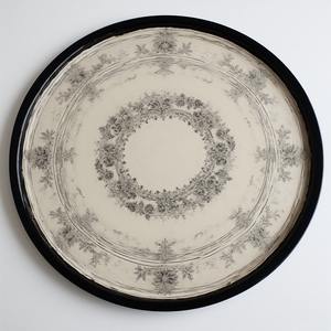 Assiette de présentation Iron Rose Mist, design Art Déco, moderne, légère, avec des tons doux et nacrés, pour la décoration de mariage - Product Image 3