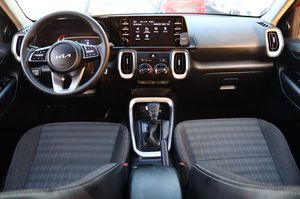 Kia Sonet 2023 d'occasion, conduite à gauche/droite - Product Image 2