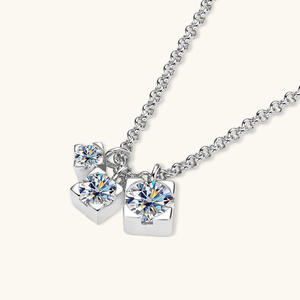 Collier pendentif coulissant à trois pierres de style européen et américain, 0,9 carat, couleur D, coupe VVS1, moissanite, pour femmes, cadeau d'anniversaire/mariage - Product Image 4