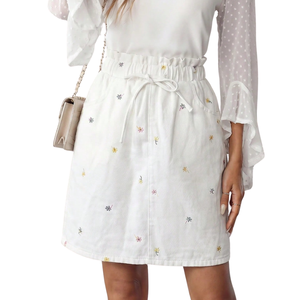 Mini-jupe en jean brodée blanche pour femme, taille haute, cordon de serrage, taille élastique, décontractée, en coton avec poches, pour l'été - Product Image 1