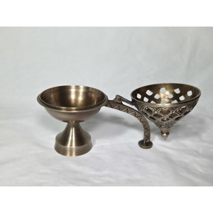 เตาเผาเครื่องหอมทองเหลืองลายฉลุแบบโมเดิร์น ทำด้วยมือ รุ่น The Sanctuary Chalice สำหรับการเผาอโรมาและบาคูร์ในบ้าน - Product Image 5