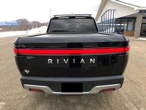 R I V I A N R.1.T Q.M L A R G E I Portaequipajes de metal automático con asientos de cuero Batería de litio Características Premium - Product Image 2