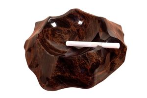 Cendrier en bois fiable fabriqué avec du bois de haute qualité offrant une durabilité et une utilisation à long terme - Product Image 6