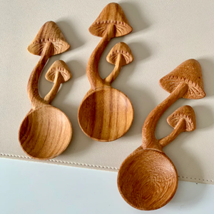 ช้อนเสิร์ฟไม้กระถินเทศธรรมชาติคุณภาพสูง รูปทรงใบไม้ ดีไซน์สไตล์โบฮีเมียน สำหรับใช้กับชาม ผลิตในเวียดนาม - Product Image 4