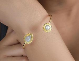 Sang Trọng 18K Mạ Vàng Thiết Kế Đảng Mặc Cuff Vòng Đeo Tay Chính Hãng Ngọc Trai Cầu Vồng Moonstone Có Thể Điều Chỉnh Bangle Thanh Lịch Bộ Sưu Tập - Product Image 1