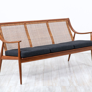 Canapé Patio Jema 3 places en bois de teck avec rotin en osier et coussins épais avec une finition marron brillant. - Product Image 1