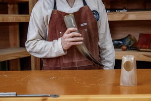 Klaxon à boire brillant avec support et étui en cuir Klaxon à boire authentique direct d'usine pour la bière - Product Image 3