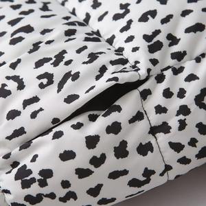 Chaqueta acolchada OEM de tendencia para mujer, chaqueta acolchada con cremallera a prueba de viento para mujer, chaqueta acolchada con estampado 3D, chaqueta de invierno al por mayor - Product Image 5