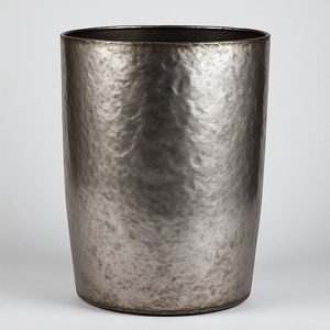 Jardinière décorative en métal d'inspiration antique faite à la main parfaitement adaptée au style de jardin saisonnier élégant et à la décoration extérieure - Product Image 6