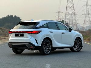 NOUVEAU LEXUS RX-SERIES RX 350h PLATINUM 2025, 0 KM, 300-399 CV, 4 CYLINDRES, 5 PLACES, TRANSMISSION AUTOMATIQUE - Product Image 3