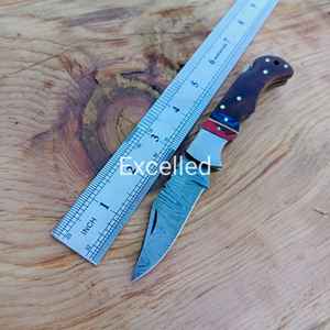 Couteau pliant multifonctionnel damas fait à la main 356 couches avec manche en bois couteau de poche à verrouillage arrière livré avec gaine en cuir - Product Image 6