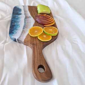 Tabla de Cortar Moderna de Resina y Madera, Hecha con Madera de Acacia y Mango, Ofrece un Rendimiento Duradero y Madera Natural - Product Image 1