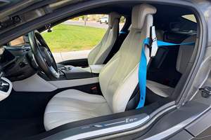 BMW i8 Coupé 2015 Usado, 27300 Millas, 357 HP, Híbrido Enchufable, Tracción en las Cuatro Ruedas, Paquete Pure Impulse World - Product Image 5