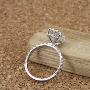 แหวนเพชรที่ปลูกในแล็บที่สวยงามเจิดจ้าสีทอง18K ทรงรี3.80กะรัต VVS2 IGI ได้รับการรับรองเครื่องประดับสุดหรูของขวัญสำหรับผู้หญิง - Product Image 4