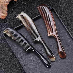 Peigne à dents larges fait main en corne douce de luxe pour les soins capillaires quotidiens à domicile Peignes communs de style classique pour la mode des cheveux bouclés - Product Image 1