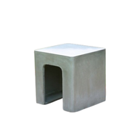 Table d'appoint moderne en béton fibré GFRC, design architectural, pour espaces intérieurs et extérieurs