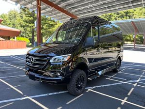 2021 MercedesBenz Sprinter 2500 Midwest Automotive Designs Day Cruiser 4x4 Turbodiesel V6 Power High Roof Camping-car de luxe - Product Image 3