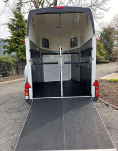 Remolque para Ganado de 30 pies y 3 Pisos, Estándar Austriaco, Remolque para Transporte de Caballos Disponible para Venta al por Mayor - Product Image 3