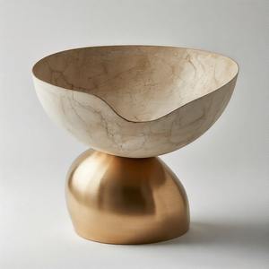 Bol de service de luxe en aluminium fait main Gilded Aura, forme ronde personnalisée, pour la décoration de la maison, des hôtels, des mariages et des événements - Product Image 4