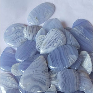 Agate bleue de qualité supérieure, pierre précieuse de guérison, formes variées pour la fabrication de colliers et de bijoux, prix de gros disponible - Product Image 1