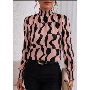 Chemisier Supreme à manches longues et col roulé pour femme, à motifs, 37315 - Rose - Product Image 1
