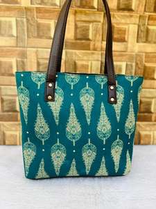 Fourre-tout en coton imprimé Modern Ease avec PU et double cloison avec poche arrière zippée essentiel pour la vie quotidienne et un usage professionnel - Product Image 3