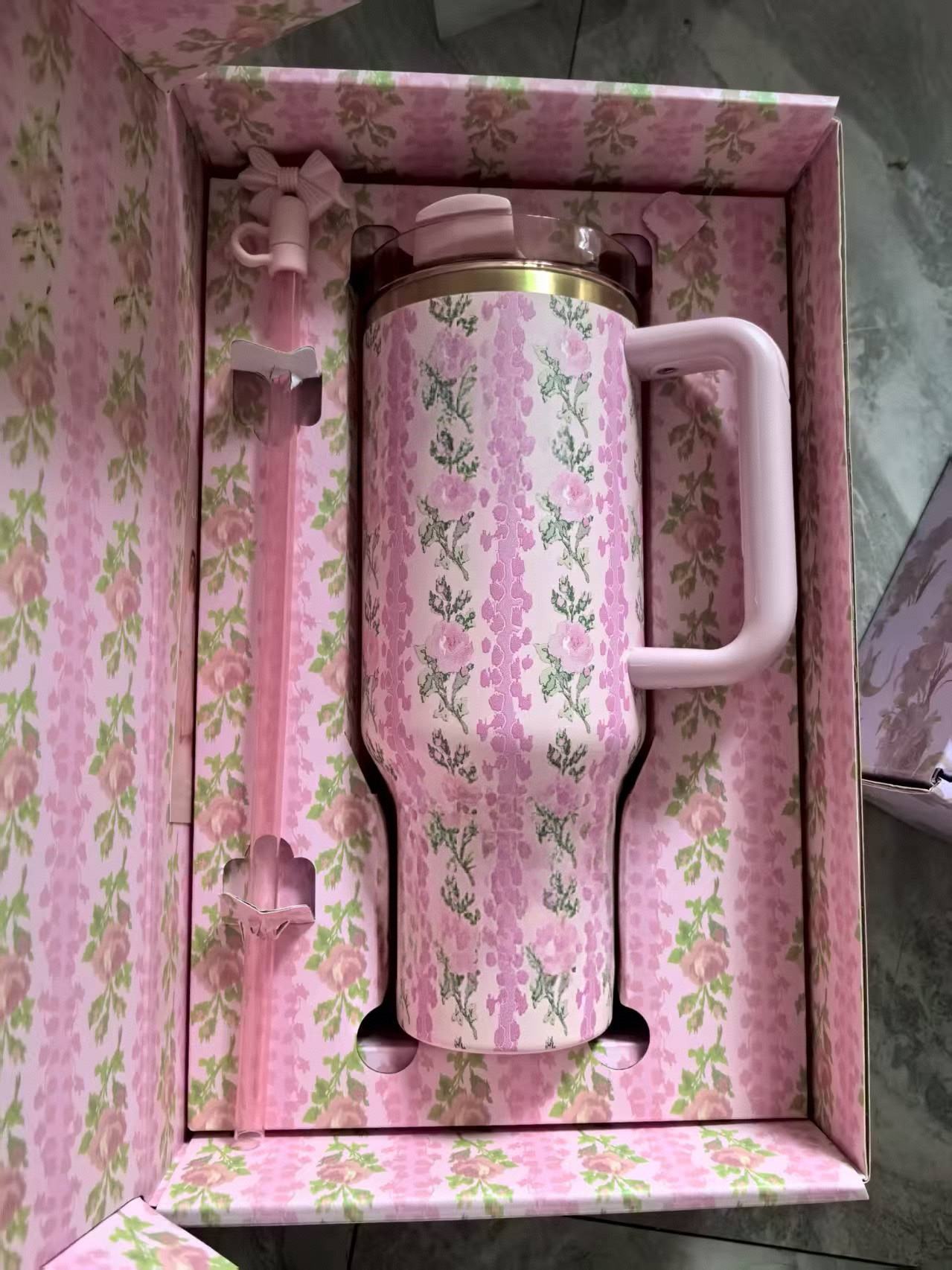 Pink flower (gift box packaging)